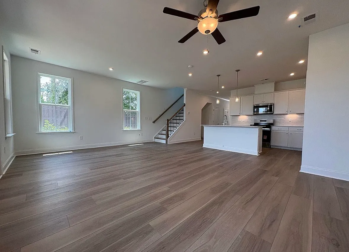3 bed, 1672 sqft, $2,100 — Photo 3