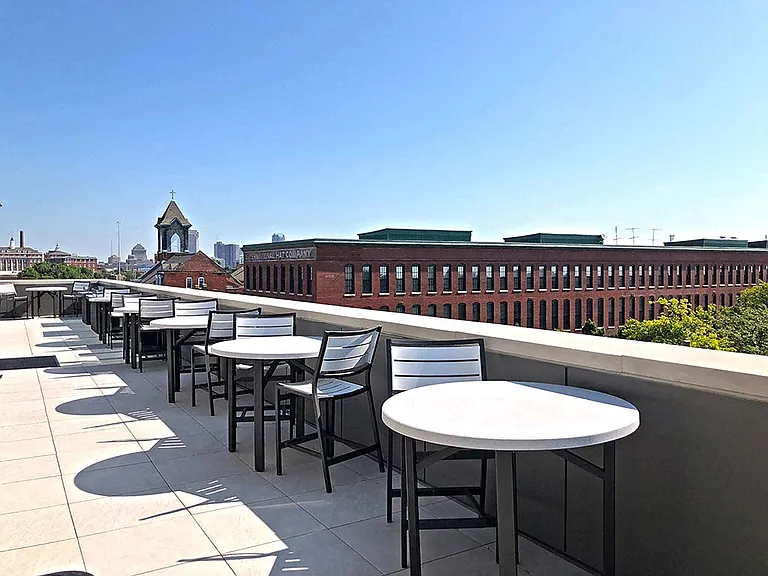 1400 Russell Apartments — Photo 18