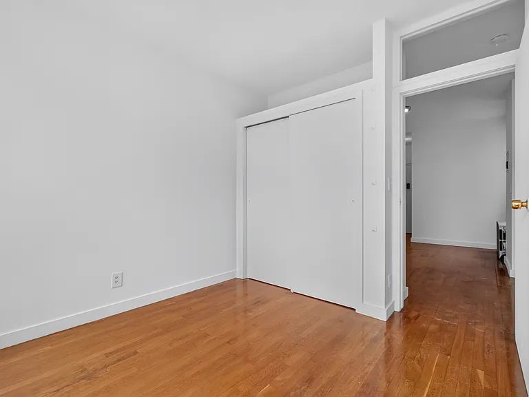 631 E 11th St #24 — Photo 7