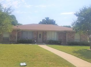 1100 Gracelane Dr, Desoto, TX 75115