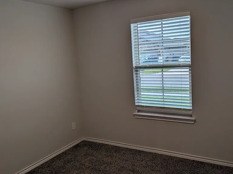 1281 Carnaby St — Photo 20