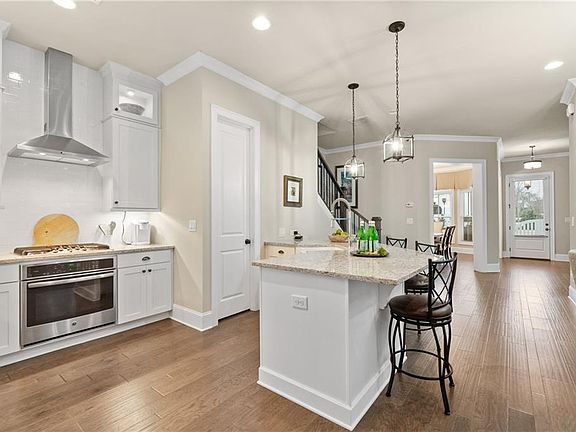 4th image of 98 Academy St