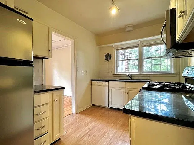 2 bed, 2.0 bath, 1250 sqft, $2,295 — Photo 4