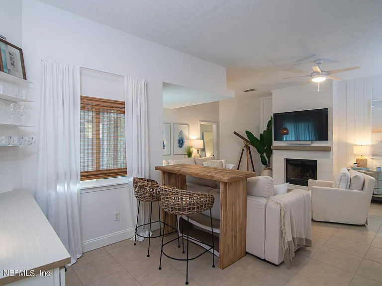 2402 Seagate Ln N — Photo 13