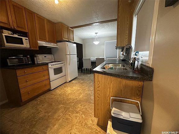 4th image of 329 6th St NE