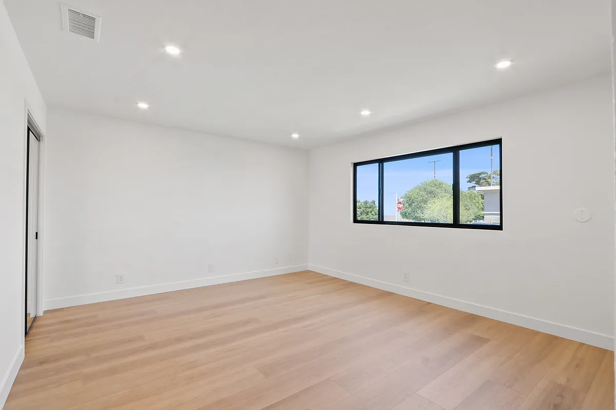 Building Photo - 1703 Pescadores Ave