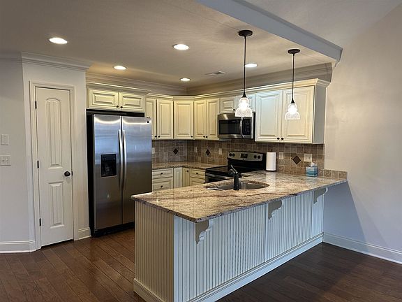 3rd image of 6883 Village Lake Cir