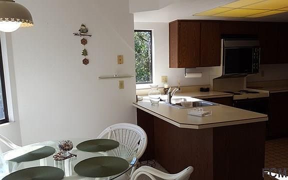4th image of 2 Sherbury Ct #2