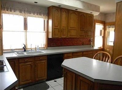 3rd image of 631 Boone St