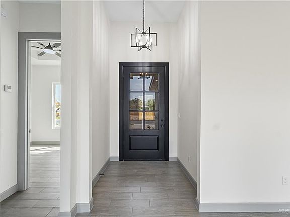 4th image of 2025 W Olympia Ave