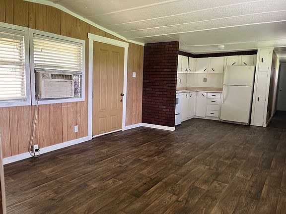 5th image of 104 N San Marcos St