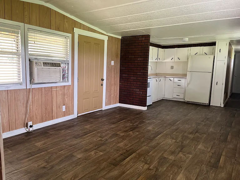 104 N San Marcos St — Photo 5