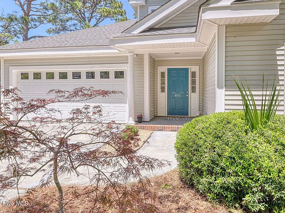 3rd image of 613 E Telfair Circle
