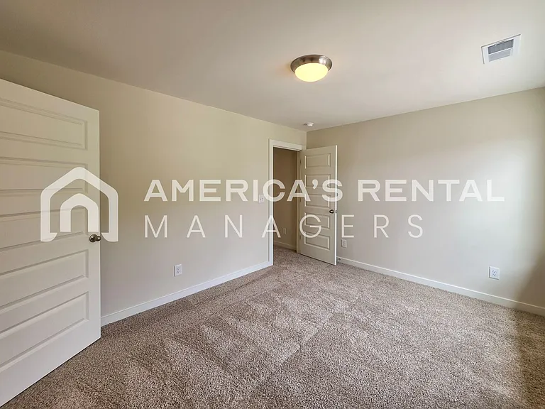 1017 Grand River Blvd W — Photo 45