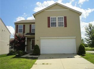 8653 Kalamazoo River Dr, Fowlerville, MI 48836