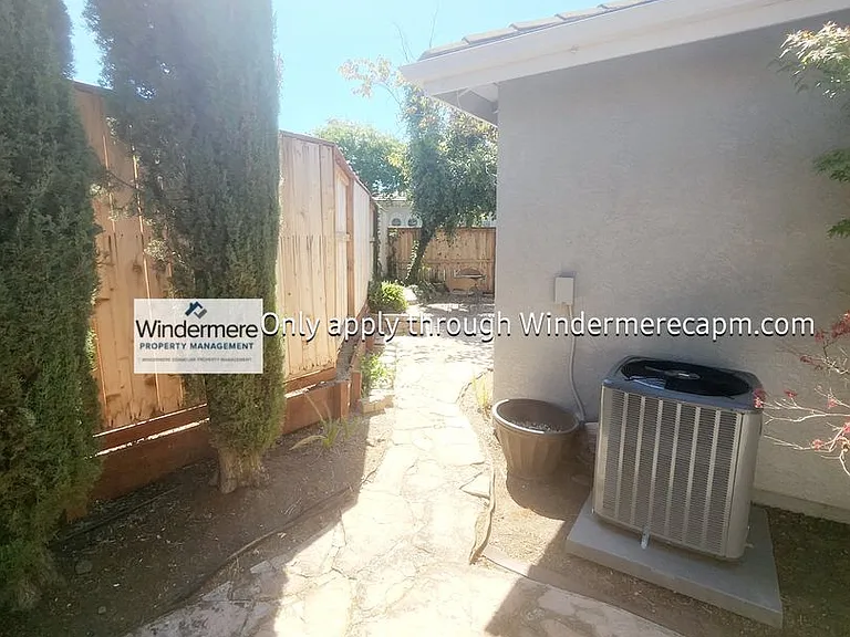 1150 Reston Dr — Photo 23