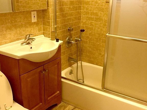 5th image of 4720 44th St APT 3F