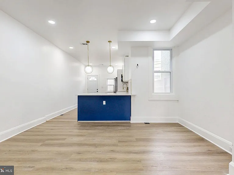 2320 W Lexington St — Photo 6