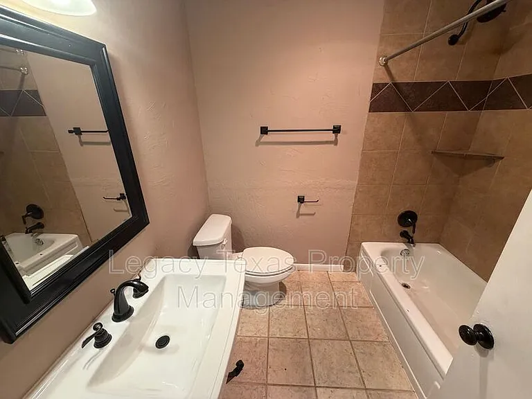 513 Willow Cir W — Photo 15