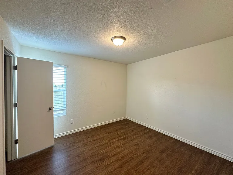 901 Lasso Dr — Photo 44