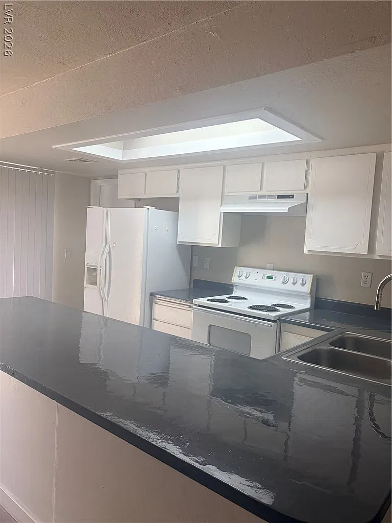 2 bed, 1.5 bath, 630 sqft, $1,400 — Photo 4