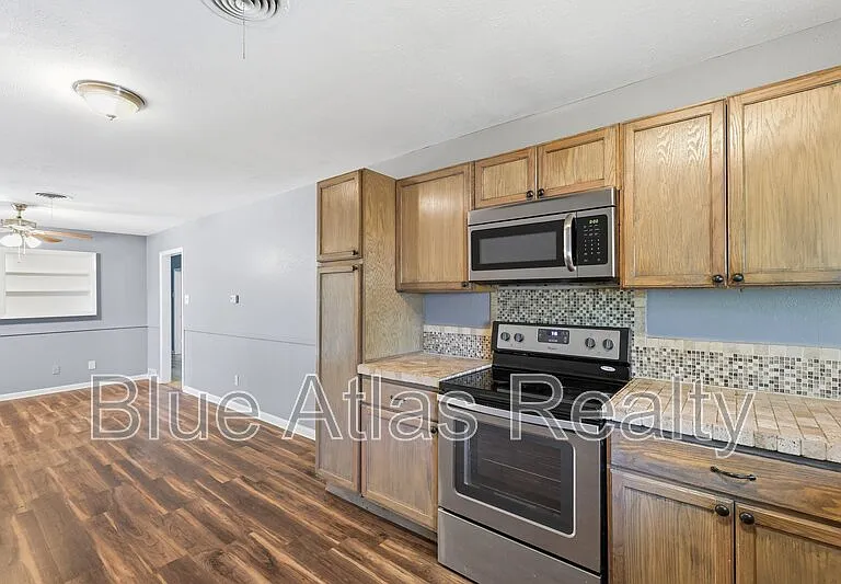 6901 Greenlee St — Photo 5