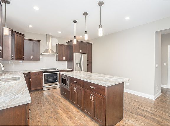 5th image of 23072 Granton Pl