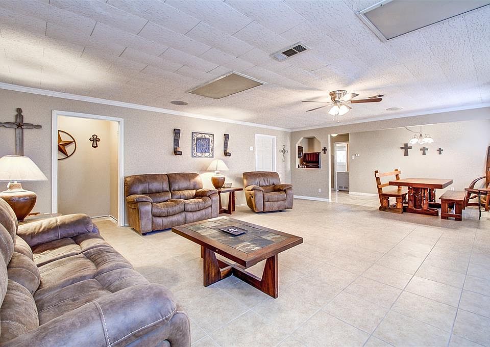 1st image of 204 Navajo St