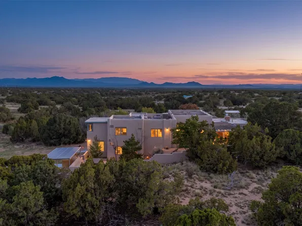 53 Camino Oriente, Santa Fe, NM 87508