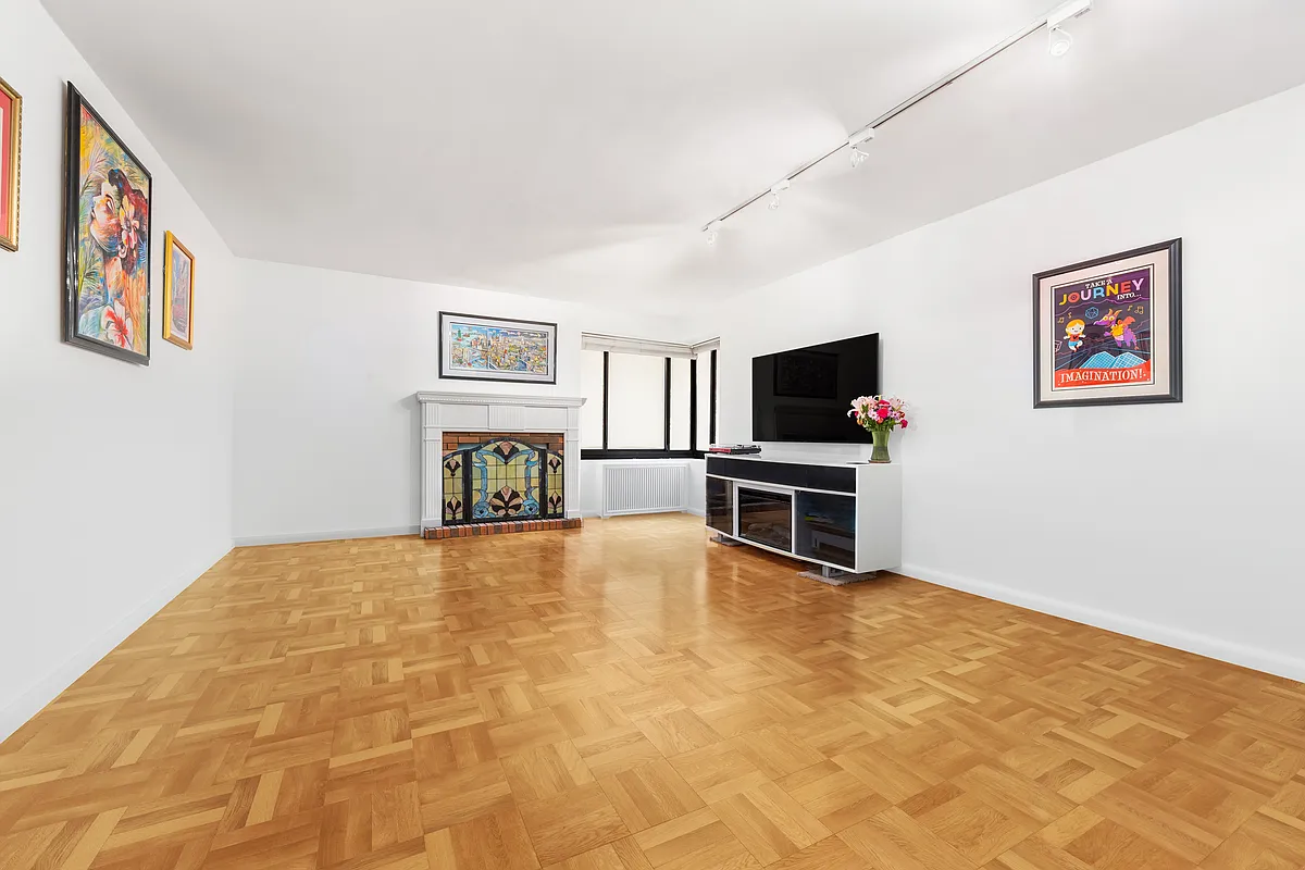 10 East End Ave Unit 1L