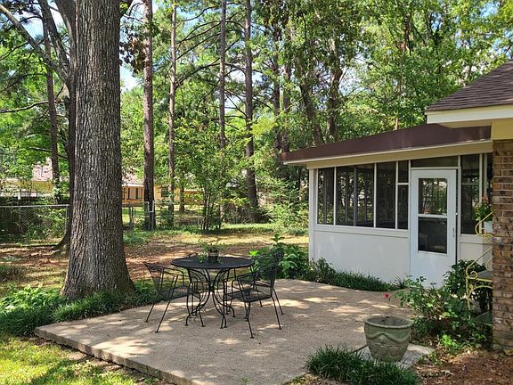 5th image of 119 Saint Augustine Dr