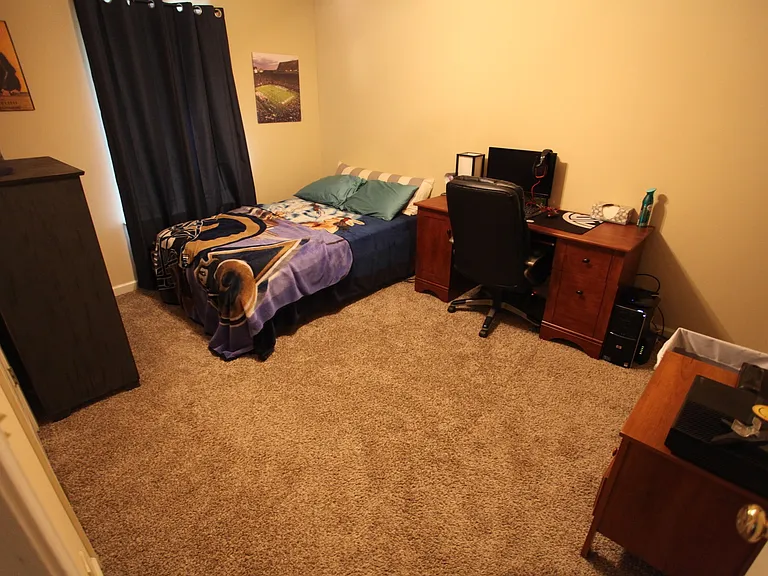 714 Yeager Ln — Photo 2