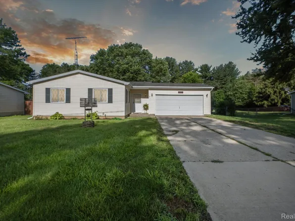 7479 Roger Thomas Dr, Mount Morris, MI 48458