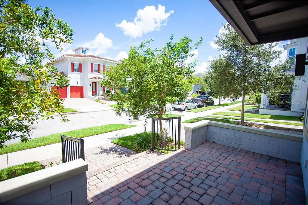 4 bed, 3.5 bath, 2714 sqft, $3,995 — Photo 2