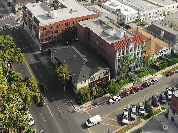 5th image of 602 S Dunsmuir Ave APT 5