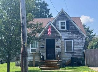 60 Center Ave, Bay Shore, NY 11706
