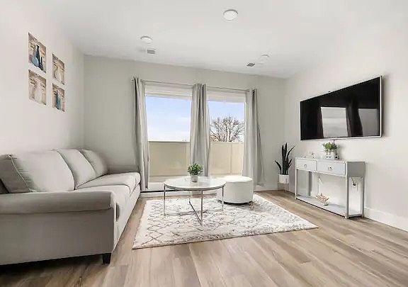 3rd image of 708 Randolph St #414