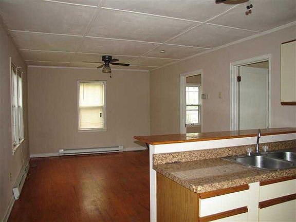 3rd image of 4044 Barbee St