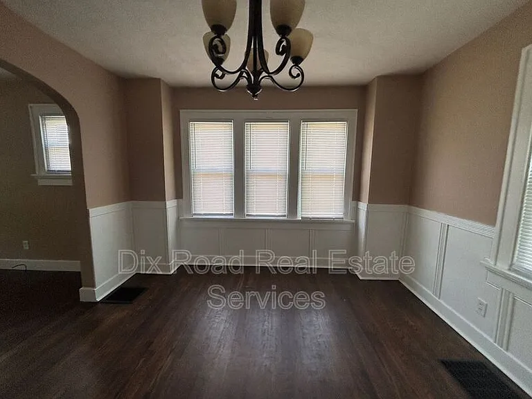 229 Bellaire Ave — Photo 12