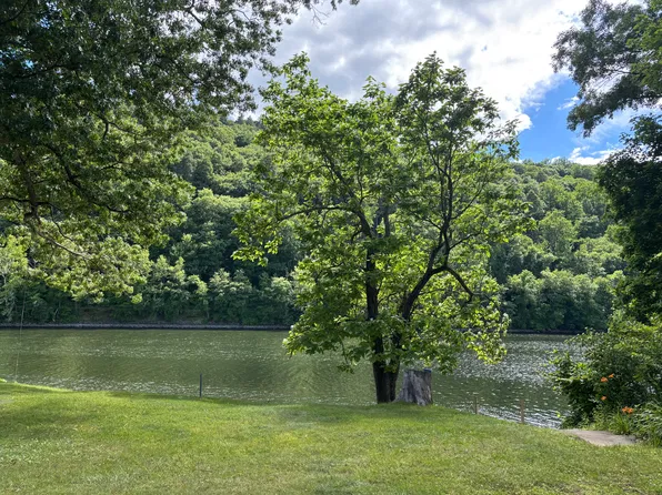 175 Roosevelt Dr #175, Seymour, CT 06483