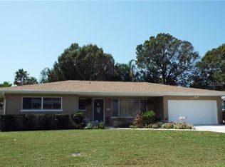 609 Pineland Ave, Belleair, FL 33756