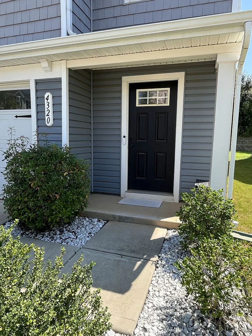 Spacious 4 Bed Home with Loft and Office in North Charlotte — Photo 2