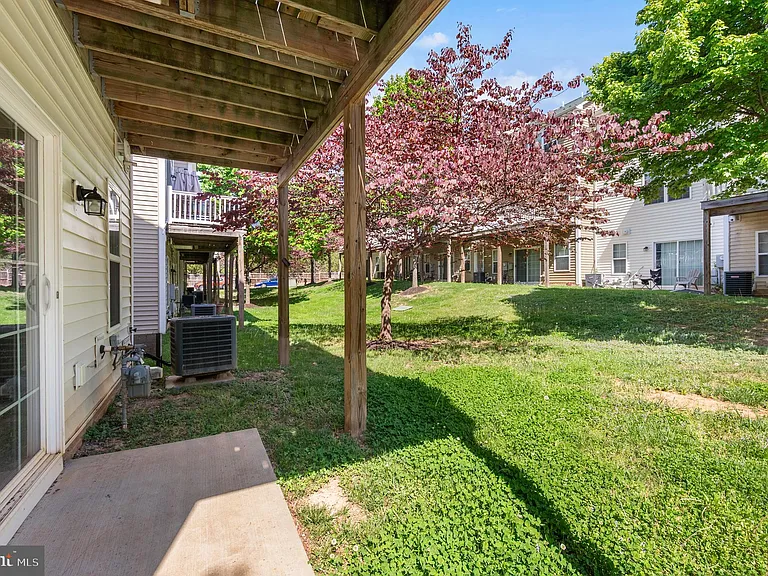 8341 Broderick Cir — Photo 31