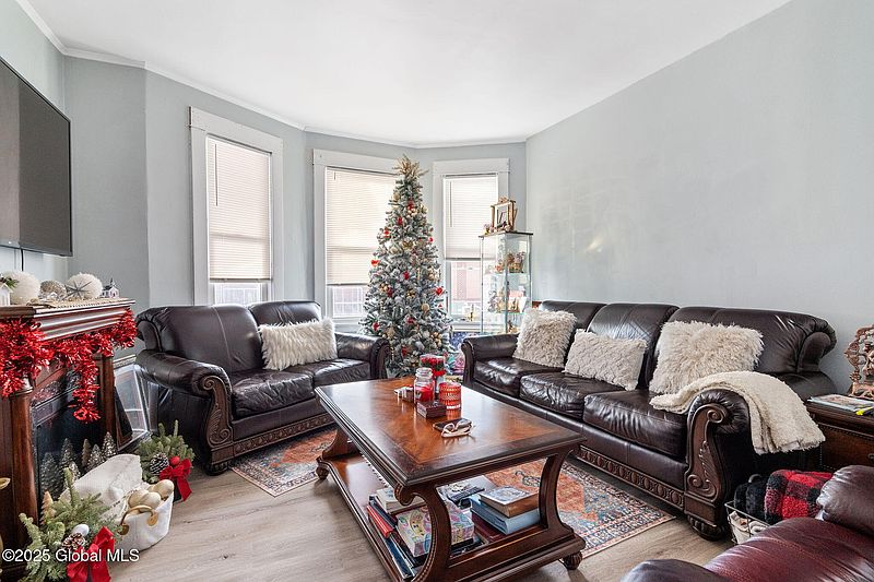 5th image of 513 Seneca Street