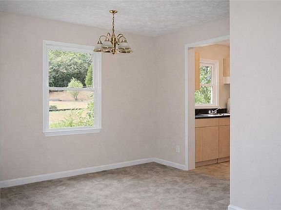 3rd image of 1831 Meadow Ln