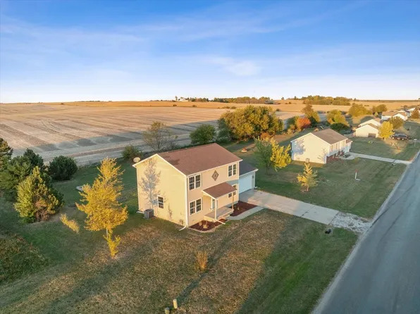 402 Travis Dr, Carlock, IL 61725