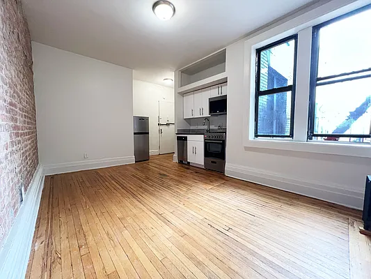 Rented by Bohemia Realty Group | media 4
