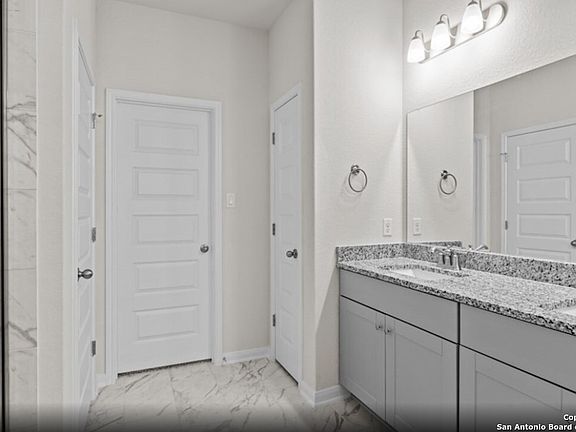 5th image of 1514 Esmeralda Grove