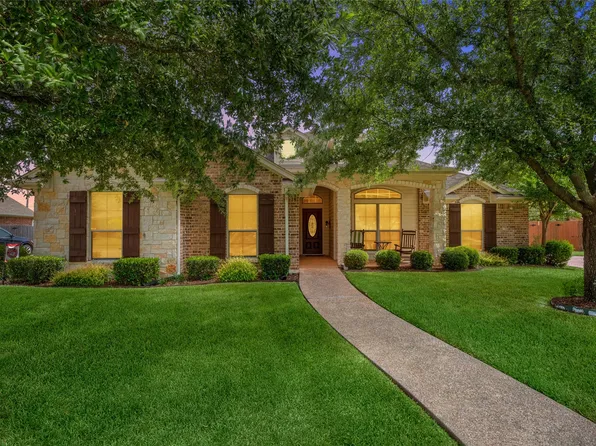 208 Silver Spur Trl, Mc Gregor, TX 76657