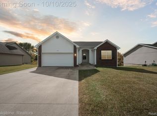 3349 Whisper Ridge Dr, Lapeer, MI 48446